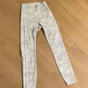 Wunder Under High-Rise Tight 25” size 4